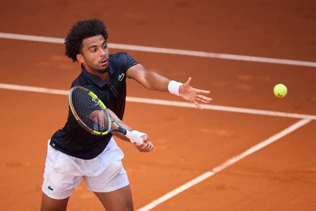 Mutua Madrid Open - Day Five Arthur Fils of France plays a forehand against Ignacio Buse of Peru during the MenÕs Singles match on day five of the Mutua Madrid Open at Caja Magica on April 24, 2026, in Madrid, Spain. Madrid Caja Magica Madrid Spain RL_MMO2K26_001082 Copyright: xRicardoxLarreinax