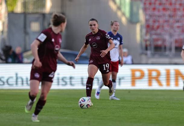 24.04.2026 - Fussball - Saison 2025 2026 - 1. Frauen - Fussball - Bundesliga - 23. Spieltag: 1. FC Nürnberg FCN ( Club ) - Hamburger SV HSV - Sportfoto Zink DaMa - xdaxmax - Sanja Homann (19, 1. FC Nürnberg FCN ) im Angriff