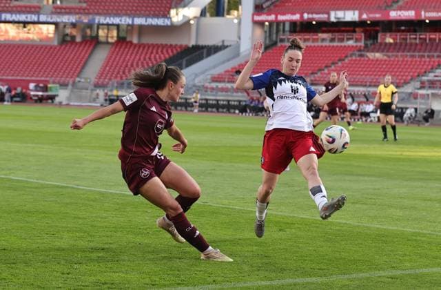 24.04.2026 - Fussball - Saison 2025 2026 - 1. Frauen - Fussball - Bundesliga - 23. Spieltag: 1. FC Nürnberg FCN ( Club ) - Hamburger SV HSV - Sportfoto Zink DaMa - xdaxmax - Sanja Homann (19, 1. FC Nürnberg FCN ) Michela Croatto (13, Hamburger SV )
