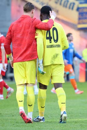24.04.2026, xrekx, Fussball 2.Bundesliga, 1.FC Kaiserslautern - Eintracht Braunschweig v.l. Halbzeit Julian Krahl (1.FC Kaiserslautern) Enis Kamga (1.FC Kaiserslautern) (DFL DFB REGULATIONS PROHIBIT ANY USE OF PHOTOGRAPHS as IMAGE SEQUENCES and or QUASI-VIDEO) Kaiserslautern