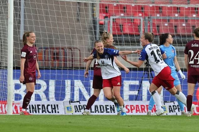 24.04.2026 - Fussball - Saison 2025 2026 - 1. Frauen - Fussball - Bundesliga - 23. Spieltag: 1. FC Nürnberg FCN ( Club ) - Hamburger SV HSV - Sportfoto Zink DaMa - xdaxmax - Jubel Freude Torjubel nach Tor zum 0:1 - Annaleen Katharina Böhler (6, Hamburger SV ) und Mannschaft Team jubelt freut sich - Torschütze: Annaleen Katharina Böhler (6, Hamburger SV )