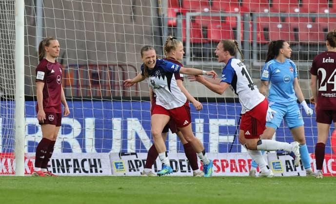 24.04.2026 - Fussball - Saison 2025 2026 - 1. Frauen - Fussball - Bundesliga - 23. Spieltag: 1. FC Nürnberg FCN ( Club ) - Hamburger SV HSV - Sportfoto Zink DaMa - xdaxmax - Jubel Freude Torjubel nach Tor zum 0:1 - Annaleen Katharina Böhler (6, Hamburger SV ) und Mannschaft Team jubelt freut sich - Torschütze: Annaleen Katharina Böhler (6, Hamburger SV )