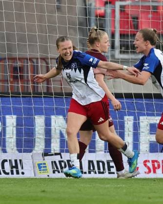24.04.2026 - Fussball - Saison 2025 2026 - 1. Frauen - Fussball - Bundesliga - 23. Spieltag: 1. FC Nürnberg FCN ( Club ) - Hamburger SV HSV - Sportfoto Zink DaMa - xdaxmax - Jubel Freude Torjubel nach Tor zum 0:1 - Annaleen Katharina Böhler (6, Hamburger SV ) und Mannschaft Team jubelt freut sich - Torschütze: Annaleen Katharina Böhler (6, Hamburger SV )