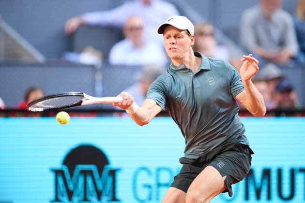 Mutua Madrid Open - Day Five Jannik Sinner of Italy plays a backhand against Benjamin Bonzi of France during the MenÕs Singles match on day five of the Mutua Madrid Open at Caja Magica on April 24, 2026, in Madrid, Spain. Madrid Caja Magica Madrid Spain RL_MMO2K26_001202 Copyright: xRicardoxLarreinax