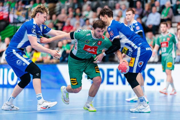 v.l. Tillmann Leu (ThSV Eisenach, 99), Mika Laurin Sajenev (GWD Minden, 21), Moritz Ende (ThSV Eisenach, 21) GER, GWD Minden vs. ThSV Eisenach, Handball, 1. Bundesliga, 29. Spieltag, Spielzeit 2025 2026, 24.04.2026 GER, GWD Minden vs. ThSV Eisenach, Handball, 1. Bundesliga, 29. Spieltag, Spielzeit 2025 2026, 24.04.2026 Minden Copyright: xEibner-Pressefoto JanxRollingerx EP_JSK