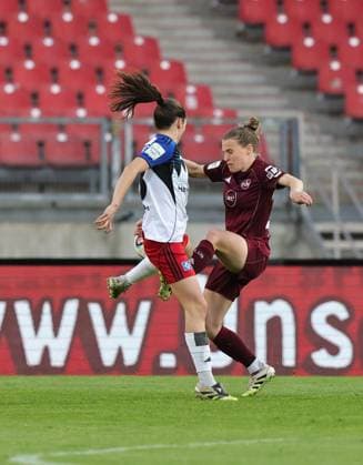 24.04.2026 - Fussball - Saison 2025 2026 - 1. Frauen - Fussball - Bundesliga - 23. Spieltag: 1. FC Nürnberg FCN ( Club ) - Hamburger SV HSV - Sportfoto Zink DaMa - xdaxmax - Pauline Machtens (28, Hamburger SV ) Nastassja Lein (24, 1. FC Nürnberg FCN )