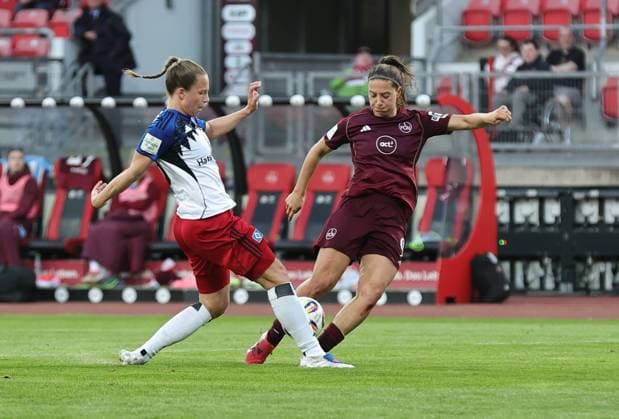 24.04.2026 - Fussball - Saison 2025 2026 - 1. Frauen - Fussball - Bundesliga - 23. Spieltag: 1. FC Nürnberg FCN ( Club ) - Hamburger SV HSV - Sportfoto Zink DaMa - xdaxmax - Laura Miller (9, 1. FC Nürnberg FCN ) mit Torschuss