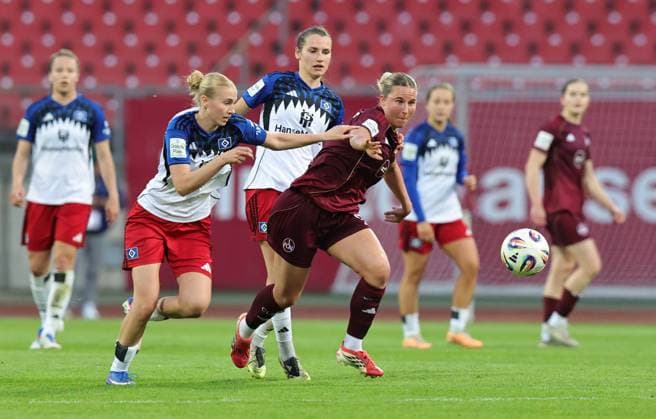 24.04.2026 - Fussball - Saison 2025 2026 - 1. Frauen - Fussball - Bundesliga - 23. Spieltag: 1. FC Nürnberg FCN ( Club ) - Hamburger SV HSV - Sportfoto Zink DaMa - xdaxmax - Paulina Bartz (37, Hamburger SV ) Meret Günster Guenster (8, 1. FC Nürnberg FCN )