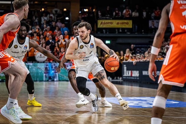1. Basketball Bundesliga, easyCredit BBL, Saison 2025 2026, Herren, Hauptrunde, 31. Spieltag, 24.04.2026, RASTA Vechta - Löwen Braunschweig Joshua Obiesie ( 8 - Basketball Löwen Braunschweig) in Aktion Vechta RASTA Dome Niedersachsen Deutschland