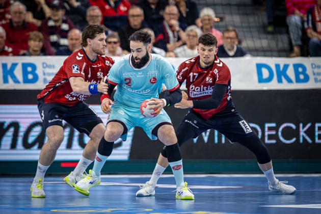 DAIKIN HBL: SG Flensburg-Handewitt vs MT Melsungen; 24.04.26 Johannes Golla (Nr.04, SG Flensburg-Handewitt), RubÃ n Marchan (Nr.02, MT Melsungen), Marko Grgic (Nr.17, SG Flensburg-Handewitt) DAIKIN HBL: SG Flensburg-Handewitt vs MT Melsungen, GP JOULE Arena am 24.04.26 Copyright: xBEAUTIFULxSPORTS MarioxM.xKobergx