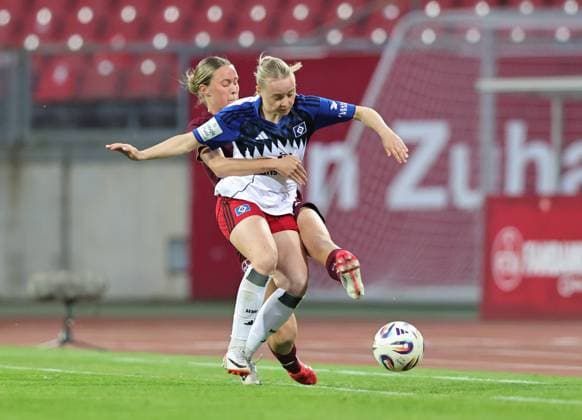 24.04.2026 - Fussball - Saison 2025 2026 - 1. Frauen - Fussball - Bundesliga - 23. Spieltag: 1. FC Nürnberg FCN ( Club ) - Hamburger SV HSV - Sportfoto Zink DaMa - xdaxmax - Klara Svensson Senelius (2, 1. FC Nürnberg FCN ) Mia Büchele (17, Hamburger SV )