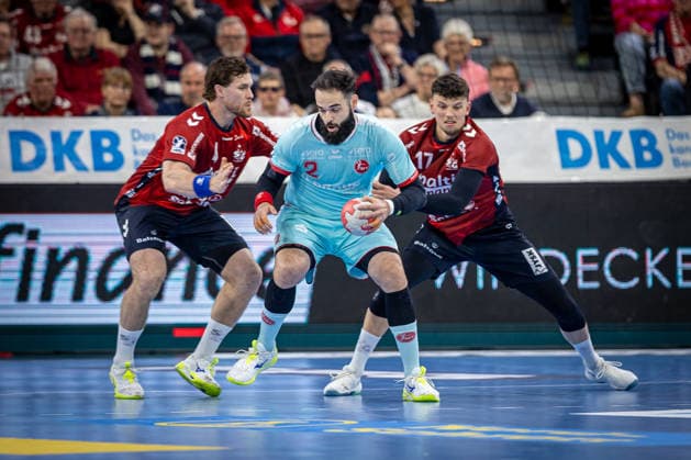 DAIKIN HBL: SG Flensburg-Handewitt vs MT Melsungen; 24.04.26 Kampf am Kreis Johannes Golla (Nr.04, SG Flensburg-Handewitt), RubÃ n Marchan (Nr.02, MT Melsungen), Marko Grgic (Nr.17, SG Flensburg-Handewitt) DAIKIN HBL: SG Flensburg-Handewitt vs MT Melsungen, GP JOULE Arena am 24.04.26 *** DAIKIN HBL SG Flensburg Handewitt vs MT Melsungen 24 04 26 Fight at the circle Johannes Golla Nr 04, SG Flensburg Handewitt , RubÃ n Marchan Nr 02, MT Melsungen , Marko Grgic Nr 17, SG Flensburg Handewitt DAIKIN HBL SG Flensburg Handewitt vs MT Melsungen, GP JOULE Arena on 24 04 26 Copyright: xBEAUTIFULxSPORTS MarioxM.xKobergx