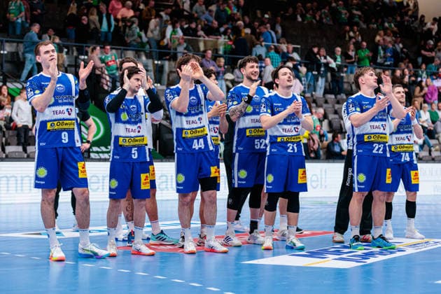 Mannschaft ThSV Eisenach im Jubel nach 29:34 Sieg GER, GWD Minden vs. ThSV Eisenach, Handball, 1. Bundesliga, 29. Spieltag, Spielzeit 2025 2026, 24.04.2026 GER, GWD Minden vs. ThSV Eisenach, Handball, 1. Bundesliga, 29. Spieltag, Spielzeit 2025 2026, 24.04.2026 Minden Copyright: xEibner-Pressefoto JanxRollingerx EP_JSK