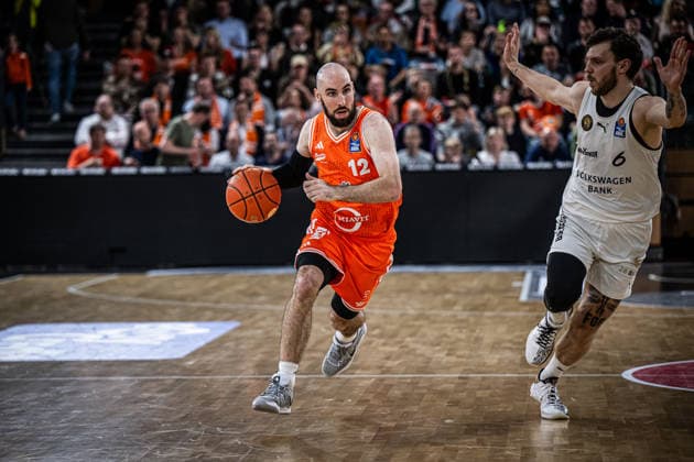 1. Basketball Bundesliga, easyCredit BBL, Saison 2025 2026, Herren, Hauptrunde, 31. Spieltag, 24.04.2026, RASTA Vechta - Löwen Braunschweig Tommy Kuhse ( 12 - RASTA Vechta) in Aktion Vechta RASTA Dome Niedersachsen Deutschland