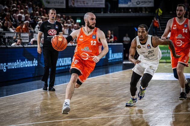 1. Basketball Bundesliga, easyCredit BBL, Saison 2025 2026, Herren, Hauptrunde, 31. Spieltag, 24.04.2026, RASTA Vechta - Löwen Braunschweig Tommy Kuhse ( 12 - RASTA Vechta) in Aktion Vechta RASTA Dome Niedersachsen Deutschland