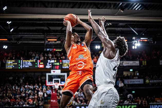 1. Basketball Bundesliga, easyCredit BBL, Saison 2025 2026, Herren, Hauptrunde, 31. Spieltag, 24.04.2026, RASTA Vechta - Löwen Braunschweig Malik Parsons ( 3 - RASTA Vechta) beim Korbleger Vechta RASTA Dome Niedersachsen Deutschland