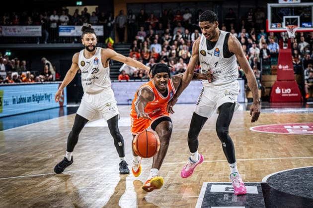 1. Basketball Bundesliga, easyCredit BBL, Saison 2025 2026, Herren, Hauptrunde, 31. Spieltag, 24.04.2026, RASTA Vechta - Löwen Braunschweig Malik Parsons ( 3 - RASTA Vechta) in Aktion Vechta RASTA Dome Niedersachsen Deutschland