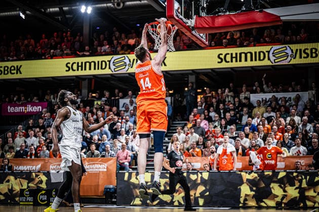 1. Basketball Bundesliga, easyCredit BBL, Saison 2025 2026, Herren, Hauptrunde, 31. Spieltag, 24.04.2026, RASTA Vechta - Löwen Braunschweig Philipp Herkenhoff ( 14 - RASTA Vechta) beim Dunk Vechta RASTA Dome Niedersachsen Deutschland