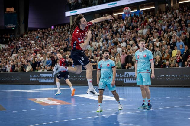 DAIKIN HBL: SG Flensburg-Handewitt vs MT Melsungen; 24.04.26 Niclas Kirkelokke (Nr.05, SG Flensburg-Handewitt) im Angriff DAIKIN HBL: SG Flensburg-Handewitt vs MT Melsungen, GP JOULE Arena am 24.04.26 Copyright: xBEAUTIFULxSPORTS MarioxM.xKobergx