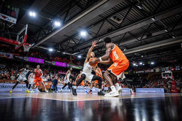1. Basketball Bundesliga, easyCredit BBL, Saison 2025 2026, Herren, Hauptrunde, 31. Spieltag, 24.04.2026, RASTA Vechta - Löwen Braunschweig Kaza Kajami-Keane ( 24 - Basketball Löwen Braunschweig) in Aktion Vechta RASTA Dome Niedersachsen Deutschland