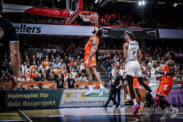 1. Basketball Bundesliga, easyCredit BBL, Saison 2025 2026, Herren, Hauptrunde, 31. Spieltag, 24.04.2026, RASTA Vechta - Löwen Braunschweig Tevin Brown ( 10 - RASTA Vechta) beim Dunk Vechta RASTA Dome Niedersachsen Deutschland