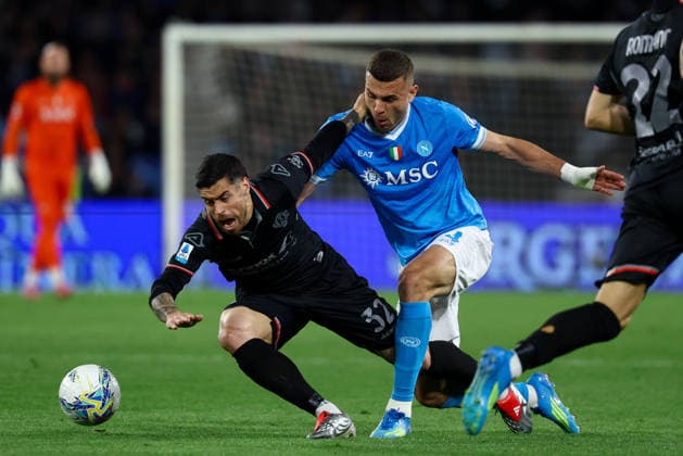 Cremonese s Martin Payero, Napoli™s Alessandro Buongiorno during the Serie A soccer match between Napoli and Cremonese at the Diego Armando Maradona Stadium in Naples, southern italy - Friday , April 24 , 2026. - Soccer .  Copyright: xAlessandroxGarofalo LaPressex