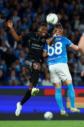 Cremonese s David Okereke, Napoli™s Stanislav Lobotka during the Serie A soccer match between Napoli and Cremonese at the Diego Armando Maradona Stadium in Naples, southern italy - Friday , April 24 , 2026. - Soccer .  Copyright: xAlessandroxGarofalo LaPressex