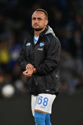Stanislav Lobotka of S.S.C. Napoli greets the supporters at the end of the 34th day of the Serie A Championship between S.S.C. Napoli and U.S. Cremonese at the Diego Armando Maradona Stadium on April 24, 2026 in Naples, Italy.  Copyright: xDomenicoxCippitelli IPAxSportx xipa-agency.netx xx IPA_74205146 IPA_Agency_IPA74205146