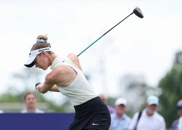 HOUSTON, TX - APRIL 23: Nelly Korda (USA) prepares to hit her shot on 10 tee during the first round of The Chevron Championship on April 23, 2026 at Memorial Park Golf Course in Houston, Texas. (Photo by Leslie Plaza Johnson Icon Sportswire) GOLF: APR 23 LPGA, Golf Damen The Chevron Championship EDITORIAL USE ONLY Icon2604230161