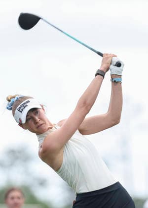HOUSTON, TX - APRIL 23: Nelly Korda (USA) watches her tee shot at 1 during the first round of The Chevron Championship on April 23, 2026 at Memorial Park Golf Course in Houston, Texas. (Photo by Leslie Plaza Johnson Icon Sportswire) GOLF: APR 23 LPGA, Golf Damen The Chevron Championship EDITORIAL USE ONLY Icon2604230171