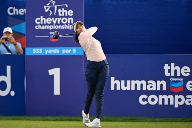 HOUSTON, TX - APRIL 23: Patty Tavatanakit (THA) watches her tee shot on 1 during the first round of The Chevron Championship on April 23, 2026, at Memorial Park Golf Course in Houston, Texas. (Photo by Ken Murray Icon Sportswire) GOLF: APR 23 LPGA, Golf Damen The Chevron Championship EDITORIAL USE ONLY Icon2604230141