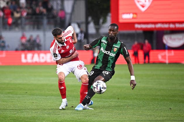 Stade Brestois 29 v RC Lens - Ligue 1 McDonald s 2025 2026 19 Abdallah SIMA (rcl) - 10 Romain DEL CASTILLO (sb29) during the Ligue 1 McDonald s match between Brest and Lens at Stade Francis Le Ble on April 24, 2026 in Brest, France. Brest France  Copyright: xFEPx 776348372