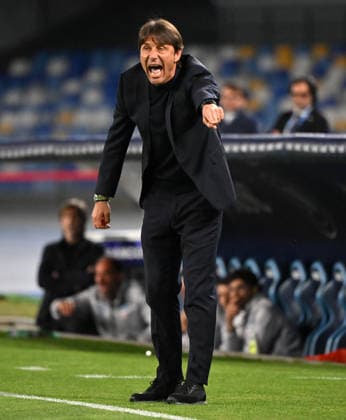 (260425) -- NAPLES, April 25, 2026 -- Napoli s head coach Antonio Conte gestures during a Serie A football match between Napoli and Cremonese in Naples, Italy, April 24, 2026. (Photo by Xinhua) (SP)ITALY-NAPLES-FOOTBALL-SERIE A-NAPOLI VS CREMONESE AlbertoxLingria 