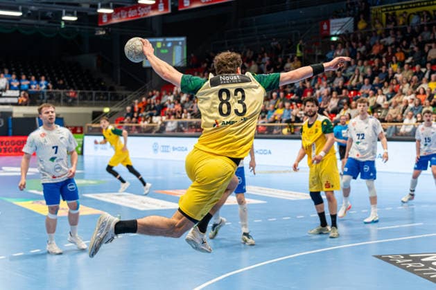 Hagen, Deutschland 24. April 2026: 2. Handball Bundesliga - 2025 2026 - Sp. 29 - VfL Eintracht Hagen gegen Dessau-Roßlauer HV Im Bild: Pierre Busch (VfL) beim Sprungwurf Ischelandhalle Nordrhein Westfalen Copyright: xFotostandx xKruczynskix
