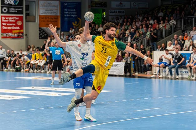 Hagen, Deutschland 24. April 2026: 2. Handball Bundesliga - 2025 2026 - Sp. 29 - VfL Eintracht Hagen gegen Dessau-Roßlauer HV Im Bild: Philip Jungemann (VfL) beim Sprungwurf Ischelandhalle Nordrhein Westfalen Copyright: xFotostandx xKruczynskix