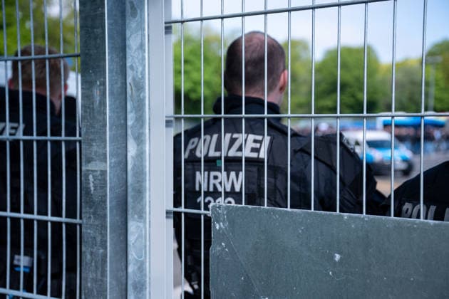 25.04.2026, Fussball, 2. Bundesliga, 31. Spieltag Saison 2025 2026, Preußen Münster - DSC Arminia Bielefeld, Polizei Symbolbild Derby xRHR-FOTO TKx