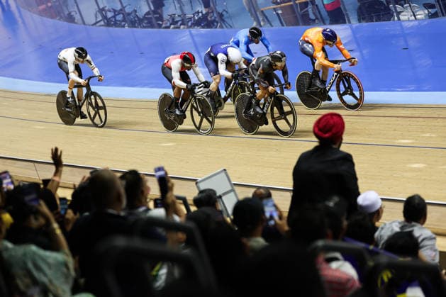 UCI Track World Cup: Nilai Picture by Alex Whitehead SWpix.com - 25 04 2026 - Cycling - UCI Track World Cup: Nilai - Velodrom Nasional Malaysia, Nilai, Malaysia - Men™s Keirin - Semifinals - Henric Hackmann (Germany), Nicholas Paul (Trinidad and Tobago), Mohd Azizulhasni Awang (Malaysia), Tijmen van Loon (Netherlands) Nilai Velodrom Nasional Malaysia Malaysia Copyright: x xSWpix.comx(t axPhotographyxHubxLtd)xAlexxWhitehead SWpix.comx SWP-3030-13102