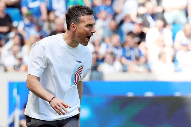 25.04.2026, xrekx, Fussball 2.Bundesliga, Karlsruher SC - Hannover 96 v.l. Christian Eichner Trainer (Karlsruher SC) (DFL DFB REGULATIONS PROHIBIT ANY USE OF PHOTOGRAPHS as IMAGE SEQUENCES and or QUASI-VIDEO) Karlsruhe