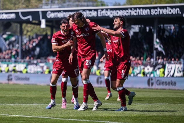 25.04.2026, Fussball, 2. Bundesliga, 31. Spieltag Saison 2025 2026, Preußen Münster - DSC Arminia Bielefeld, Roberts Uldrikis (DSC Arminia Bielefeld) freut sich über das Tor zum 1:2, xRHR-FOTO TKx