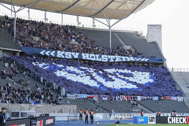 25.04.2025, xtgx, Fussball 2. Bundesliga, Hertha BSC Berlin - Holstein Kiel emspor, v.l. Symbolfoto, Symbolbild, Symbol Fans, Zuschauer, Publikum, Tribuene Choreo, Choreografie, Choreographie (DFL DFB REGULATIONS PROHIBIT ANY USE OF PHOTOGRAPHS as IMAGE SEQUENCES and or QUASI-VIDEO) Berlin