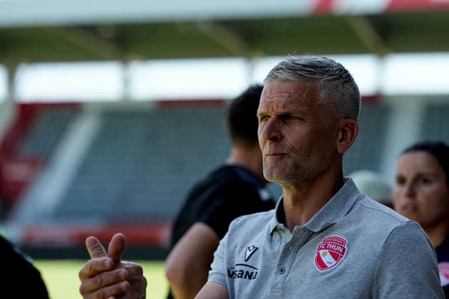 Schweiz: AXA Women s Super League 2025 26, FC Thun vs Yverdon FC - Stockhorn Arena, Thun: Cheftrainer Emil Inauen (Thun) Copyright: xKjetilxWaberx