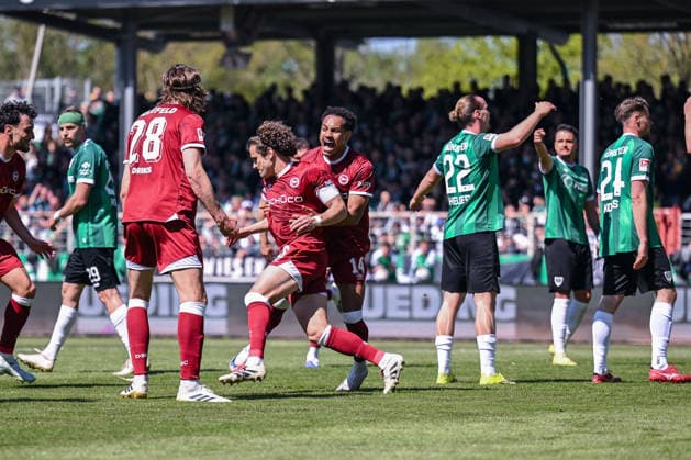 25.04.2026, Fussball, 2. Bundesliga, 31. Spieltag Saison 2025 2026, Preußen Münster - DSC Arminia Bielefeld, Mael Corboz (DSC Arminia Bielefeld) freut sich über das Tor zum 1:3, xRHR-FOTO TKx