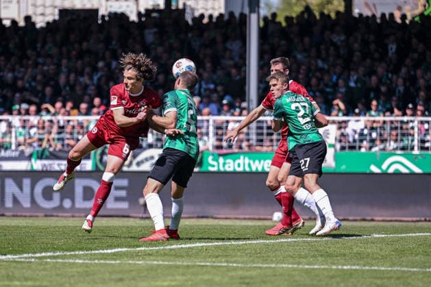 25.04.2026, Fussball, 2. Bundesliga, 31. Spieltag Saison 2025 2026, Preußen Münster - DSC Arminia Bielefeld, Mael Corboz (DSC Arminia Bielefeld) erzielt das Tor zum 1:3, xRHR-FOTO TKx