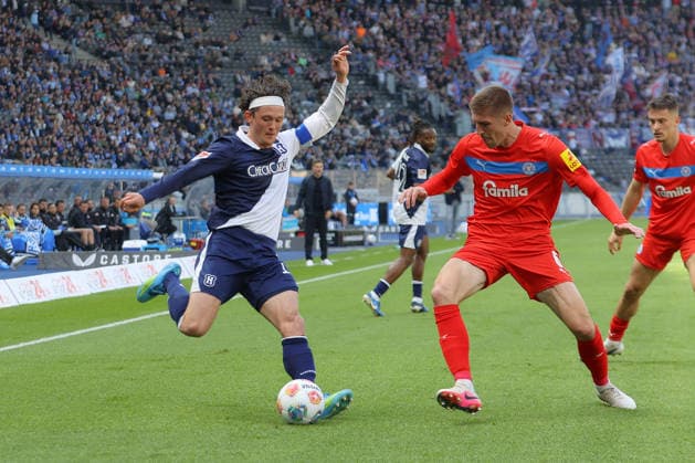 25.04.2025, xtgx, Fussball 2. Bundesliga, Hertha BSC Berlin - Holstein Kiel emspor, v.l. Fabian Reese (Hertha, 11), Marko Ivezic (Kiel, 6) (DFL DFB REGULATIONS PROHIBIT ANY USE OF PHOTOGRAPHS as IMAGE SEQUENCES and or QUASI-VIDEO) Berlin