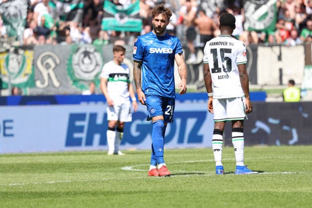 25.04.2026, xrekx, Fussball 2.Bundesliga, Karlsruher SC - Hannover 96 v.l. Torjubel nach dem Tor zum celebrating the goal celebrate 1:1 durch Fabian Schleusener (Karlsruher SC) (DFL DFB REGULATIONS PROHIBIT ANY USE OF PHOTOGRAPHS as IMAGE SEQUENCES and or QUASI-VIDEO) Karlsruhe