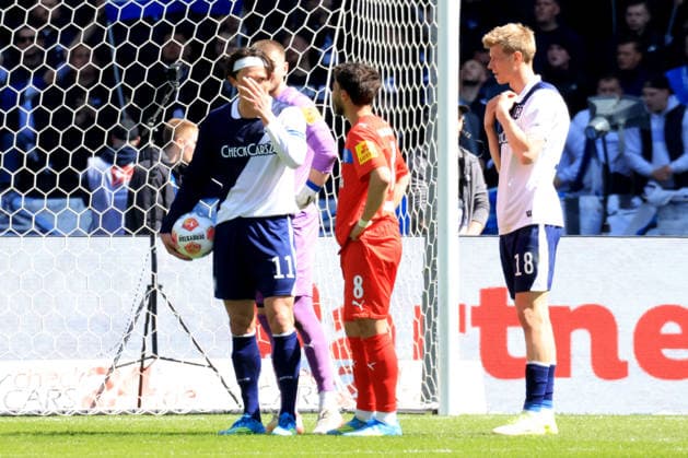 DEU, DFL, 2. FBL, Hertha BSC vs. Holstein Kiel, 25.04.2026, Berliner Olympiastadion, Berlin, DEU, DFL, 2. FBL, Hertha BSC vs. Holstein Kiel, im Bild 11m ja oder nein, Fabian Reese (Hertha BSC Berlin 11), Luca Schuler (Hertha BSC Berlin 18), UMUT TOHUMCU (Holstein Kiel 8) DFL - regulations prohibit any use of Photographs as image sequences and or quasi-video