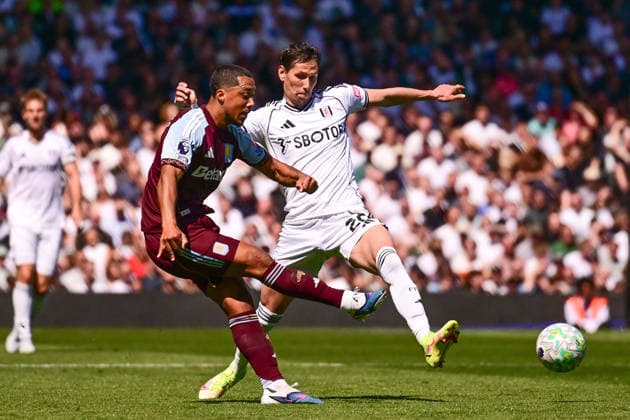 Fulham v Aston Villa, Premier League Aston Villa midfielder Youri Tielemans (8) looks to release the ball under pressure from Fulham midfielder Sasa Lukic (20) during the Premier League match between Fulham and Aston Villa at Craven Cottage, London, UK on 25 April 2026. London Craven Cottage Greater London UK Editorial use only DataCo restrictions apply See www.football-dataco.com , Copyright: xDennisxGoodwinx PSI-24149-0038