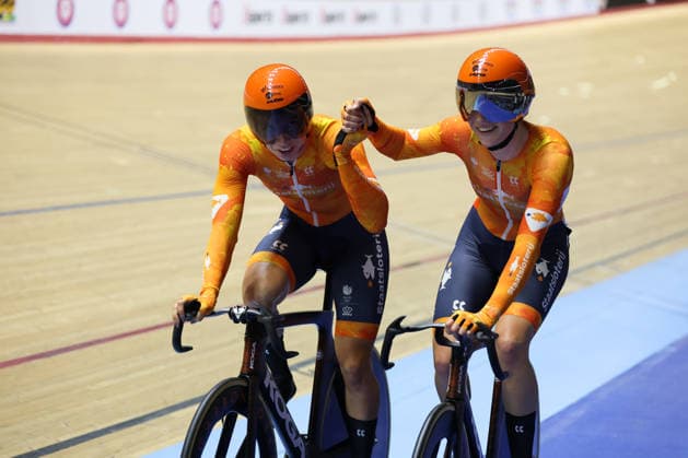 UCI Track World Cup: Nilai Picture by Alex Whitehead SWpix.com - 25 04 2026 - Cycling - UCI Track World Cup: Nilai - Velodrom Nasional Malaysia, Nilai, Malaysia - Women™s Madison - Final - Lisa van Belle (Netherlands) and Lorena Wiebes (Netherlands) Win the Women™s Madison Nilai Velodrom Nasional Malaysia Malaysia Copyright: x xSWpix.comx(t axPhotographyxHubxLtd)xAlexxWhitehead SWpix.comx SWP-3030-13146