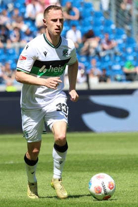 25.04.2026, xrekx, Fussball 2.Bundesliga, Karlsruher SC - Hannover 96 v.l. Maurice Neubauer (Hannover 96) (DFL DFB REGULATIONS PROHIBIT ANY USE OF PHOTOGRAPHS as IMAGE SEQUENCES and or QUASI-VIDEO) Karlsruhe