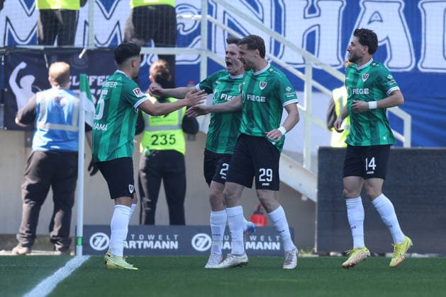Fußball 2. Bundesliga 31. Spieltag SC Preußen Münster - DSC Arminia Bielefeld am 25.04.2026 im LVM-Preußenstadion in Münster Torjubel zum 1:0 durch Yassine Bouchama ( Münster ) DFL regulations prohibit any use of photographs as image sequences and or quasi-video.